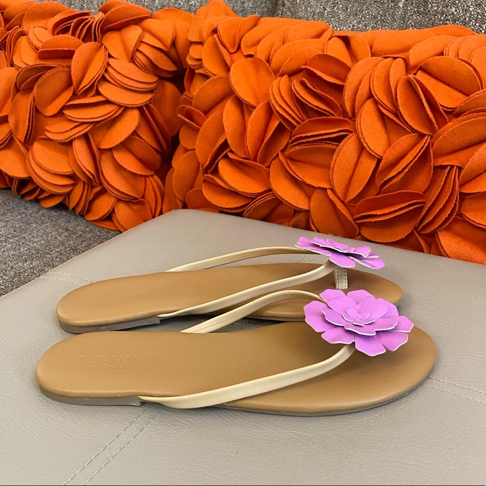 ❣️🆕Old Navy Flower Sandals❣️ - Picture 4 of 9